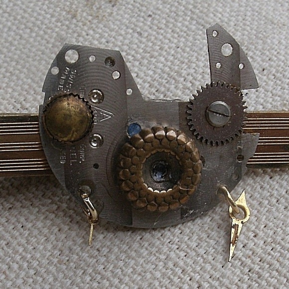 Steampunk Tie Clasp with Vintage Watch Plate - Picture 2 of 8